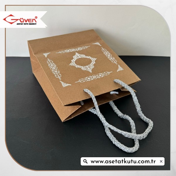 15.5x17x8 Kraft Üzerine Gümüş Saray Desenli Karton Çanta