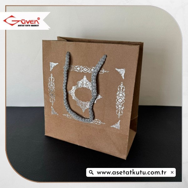 15.5x17x8 Kraft Üzerine Gümüş Saray Desenli Karton Çanta