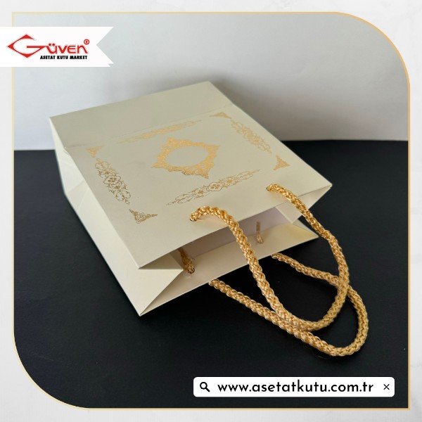 15.5x17x8 Krem Üzerine Gold Saray Desenli Karton Çanta