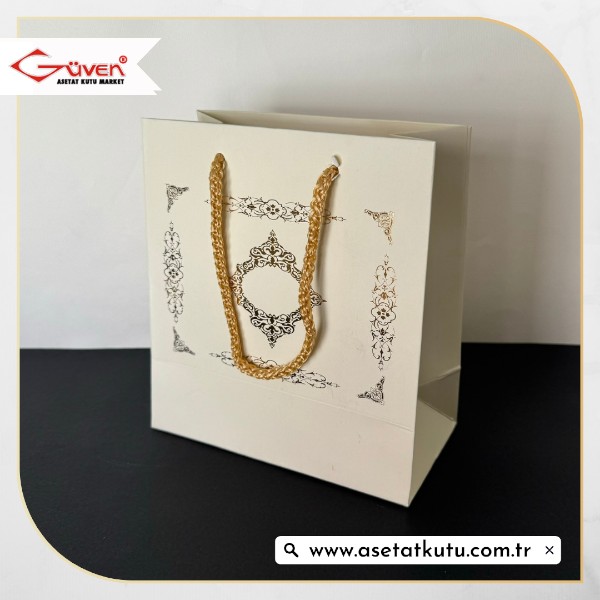15.5x17x8 Krem Üzerine Gold Saray Desenli Karton Çanta