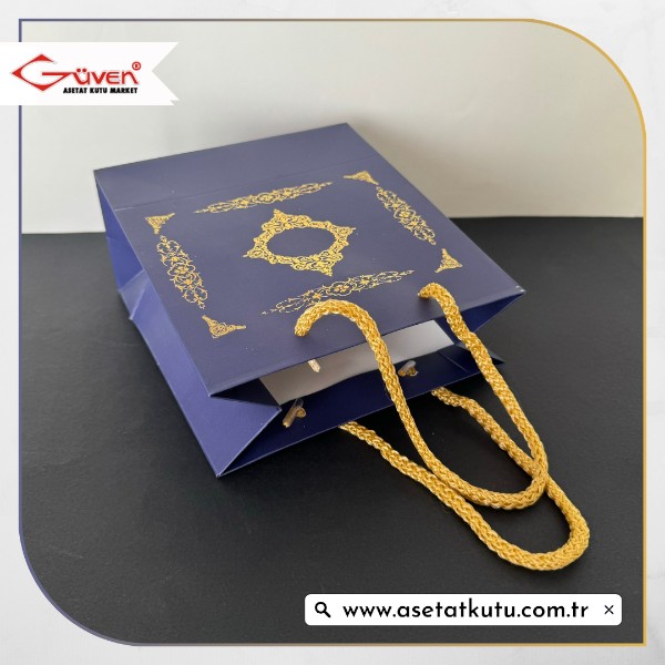 15.5x17x8 Lacivert Üzerine Gold Saray Desenli Karton Çanta