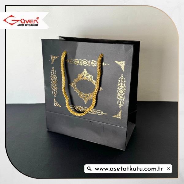 15.5x17x8 Siyah Üzerine Gold Saray Desenli Karton Çanta