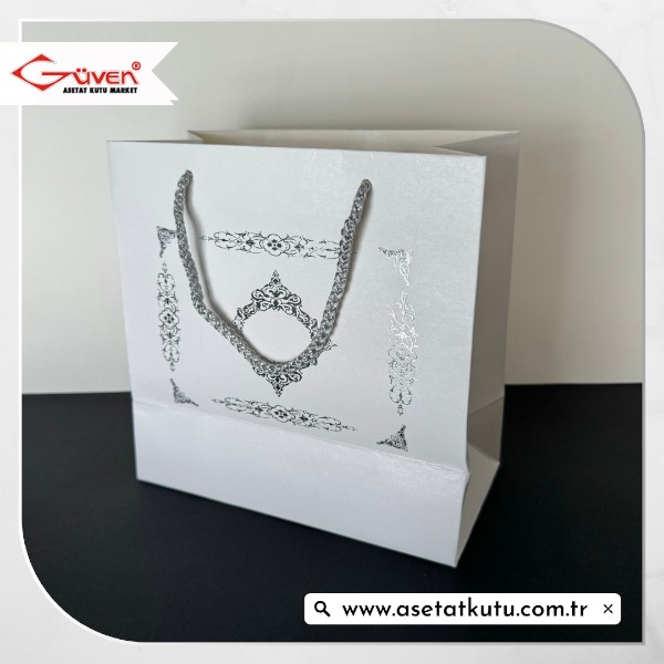 20x20x10 Beyaz Üzerine Gümüş Saray Desenli Karton Çanta