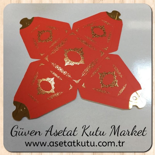 6.5x6.5x7 Kırmızı Piramit Kutu (Gold Saray Desen)
