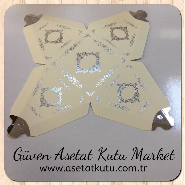 6.5x6.5x7 Krem Piramit Kutu (Gümüş Saray Desen)