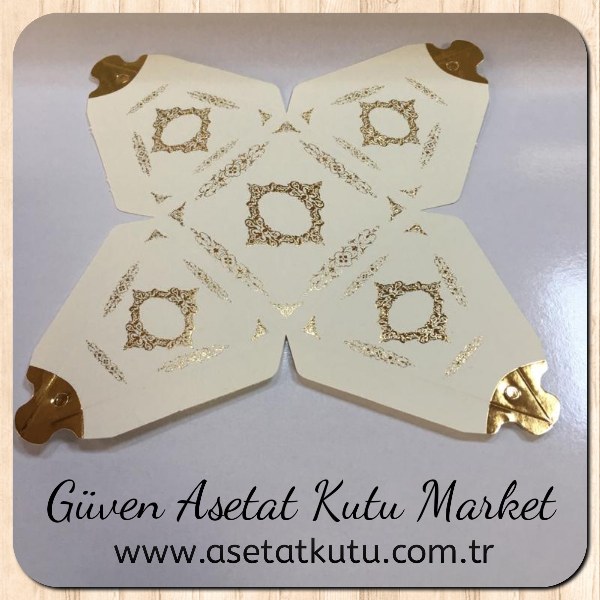 6.5x6.5x7 Krem Piramit Kutu (Gold Saray Desen)