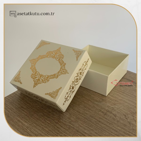 8x8x3.5 Krem Üzeri Gold Saray Desenli Komple Karton Kutu