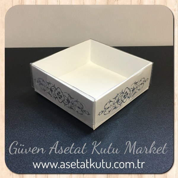 8x8x3 Altı Beyaz Üzerine Gümüş Saray Desenli Karton, Üstü Asetat Kutu