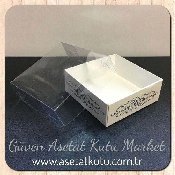 8x8x3 Altı Beyaz Üzerine Gümüş Saray Desenli Karton, Üstü Asetat Kutu